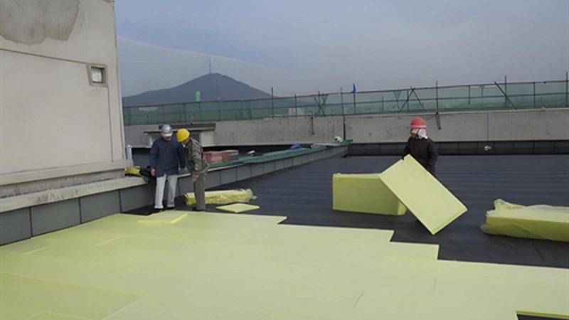 外墙防水涂料刷几遍？揭秘施工标准与技巧**